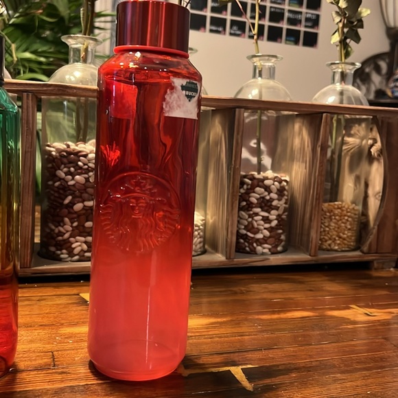 4 Starbucks cups. - Picture 5 of 5